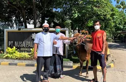 News Welcoming Eid alAdha 1442 H PT Nusa Palapa Gemilang Tbk Hands Sacrificial Animals to the Community whatsapp image 2021 07 22 at 12 51 46